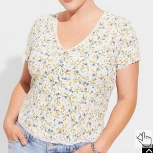 Torrid Fitted Supersoft Rib V-Neck Lace Trim Button Crop Tee Ditsy Floral